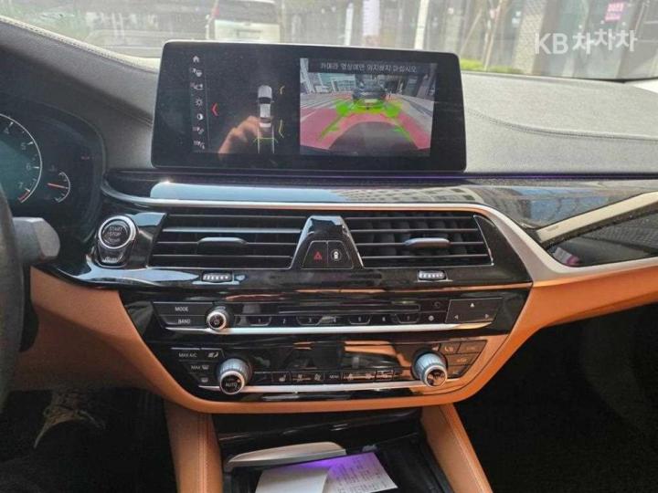 BMW 5 Series G30 520i Luxury 6