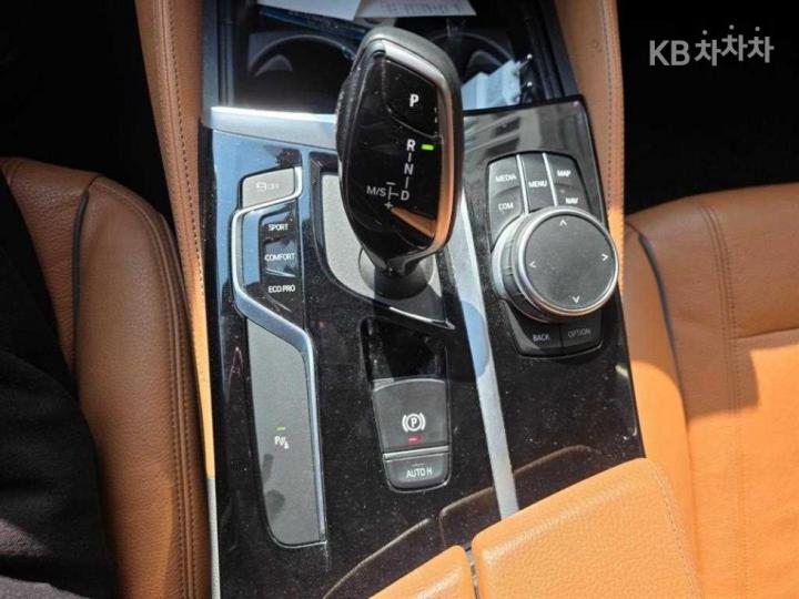 BMW 5 Series G30 520i Luxury 7