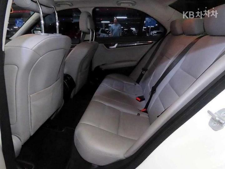 Mercedes-Benz C-Class New C230 Avantgarde W204 8