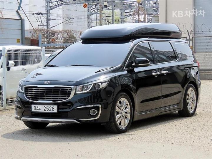 Kia Carnival 2.2 Diesel High Limousine President 3