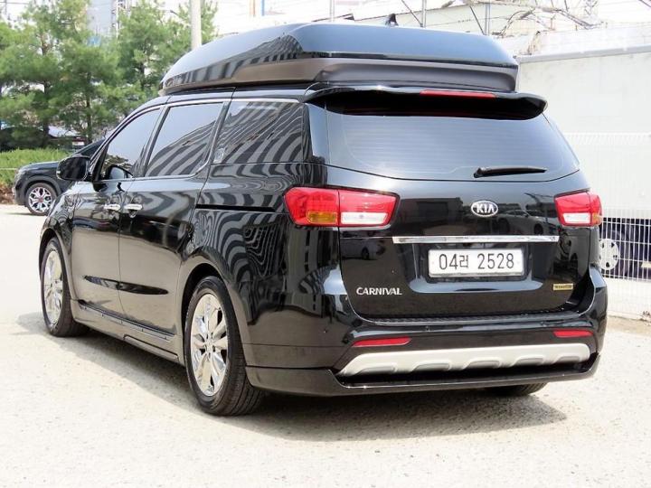 Kia Carnival 2.2 Diesel High Limousine President 4