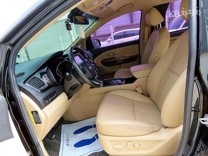 Kia Carnival 2.2 Diesel High Limousine President 6