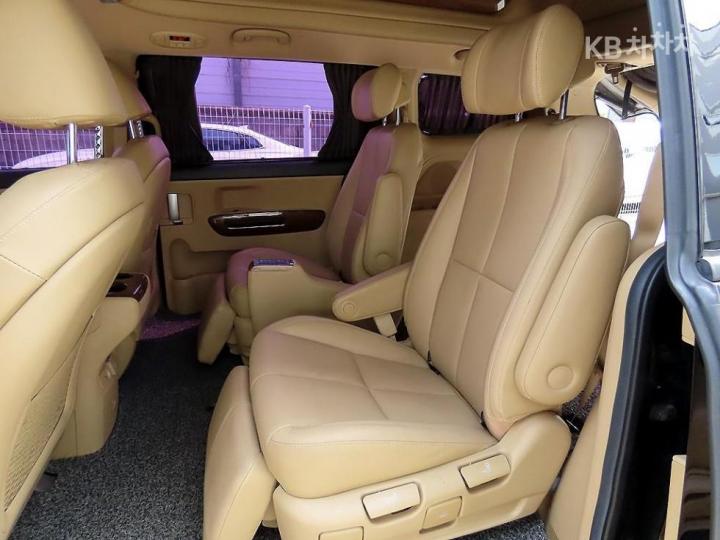Kia Carnival 2.2 Diesel High Limousine President 7