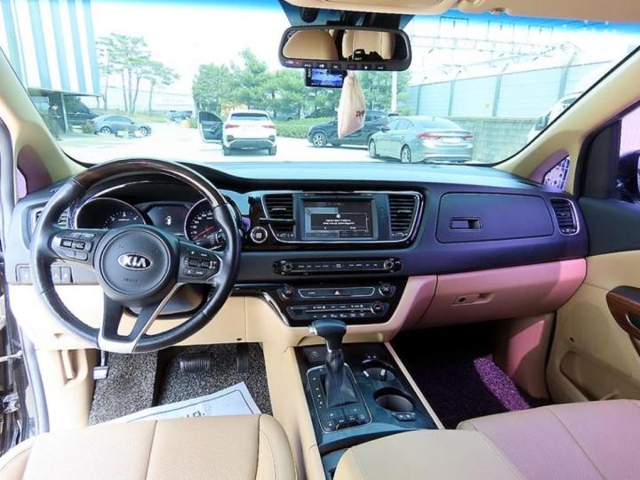 Kia Carnival 2.2 Diesel High Limousine President 8