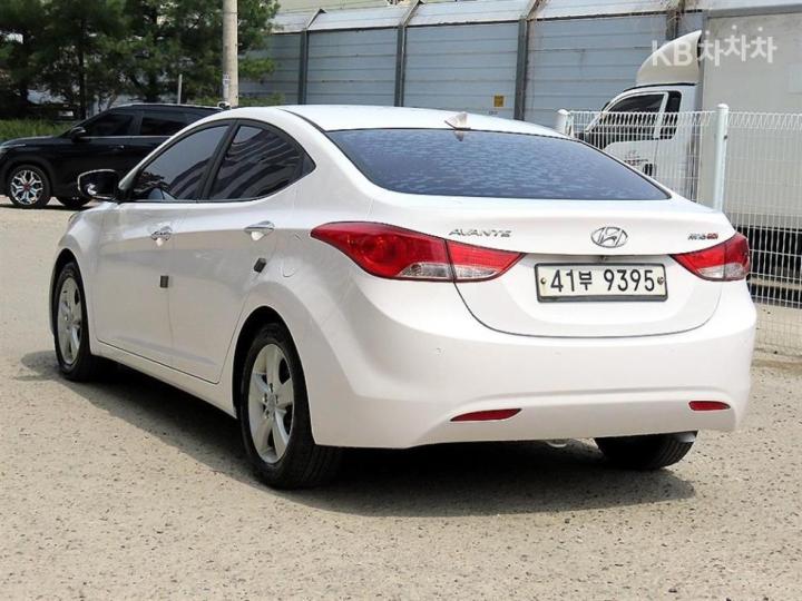 Hyundai Avante MD M16 GDi PREMIER 4