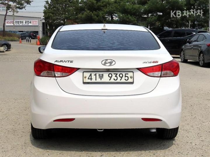 Hyundai Avante MD M16 GDi PREMIER 5