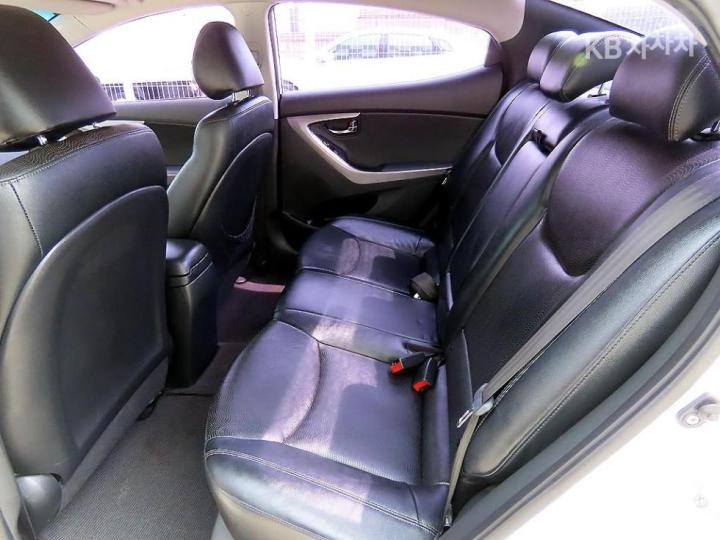 Hyundai Avante MD M16 GDi PREMIER 7