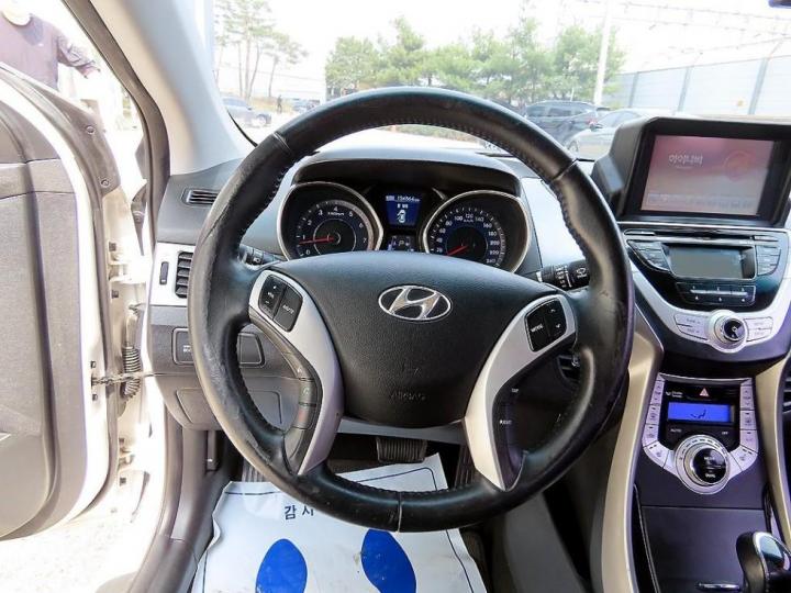 Hyundai Avante MD M16 GDi PREMIER 9