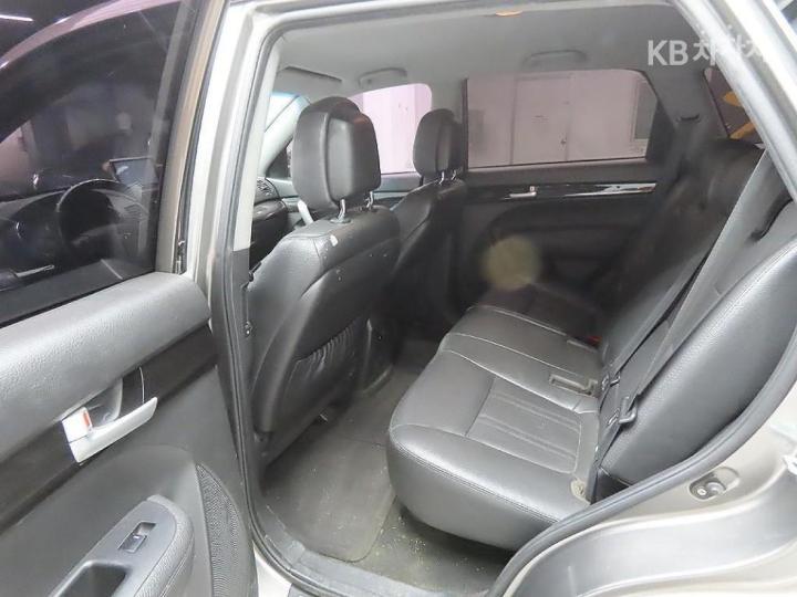 Kia Sorento R Diesel 2.0 2WD TLX Top Model 10