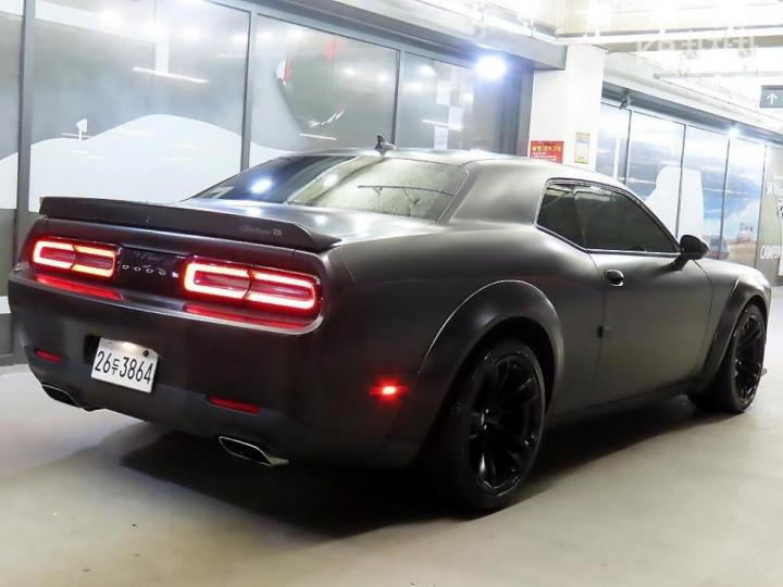 Dodge Challenger 6.4 SRT 5
