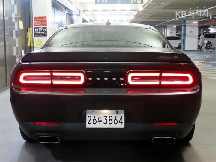 Dodge Challenger 6.4 SRT 6