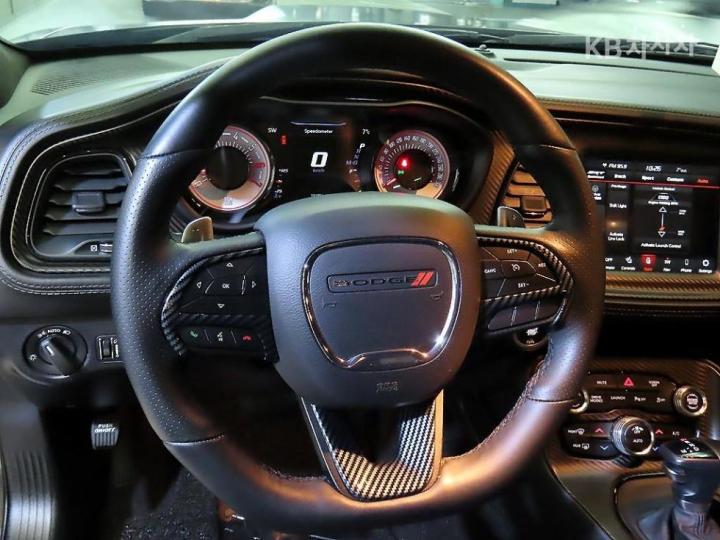 Dodge Challenger 6.4 SRT 9