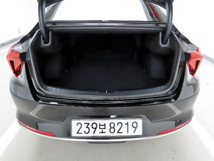 Kia K8 2.5 Gasoline Noblesse 6