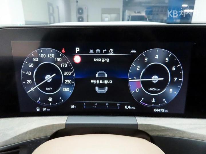 Kia K8 2.5 Gasoline Noblesse 7