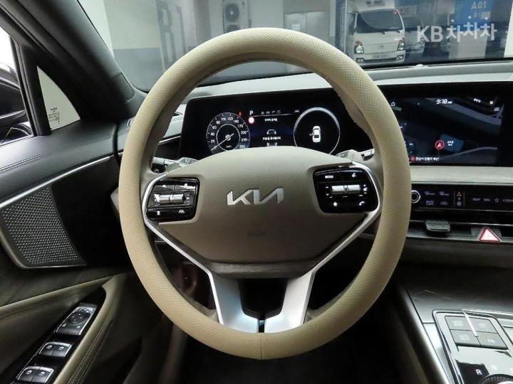 Kia K8 2.5 Gasoline Noblesse 8