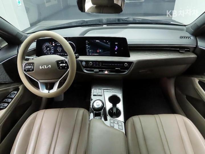 Kia K8 2.5 Gasoline Noblesse 9