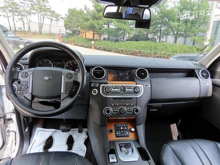 Land Rover Discovery 4 3.0 SDV6 SE 8