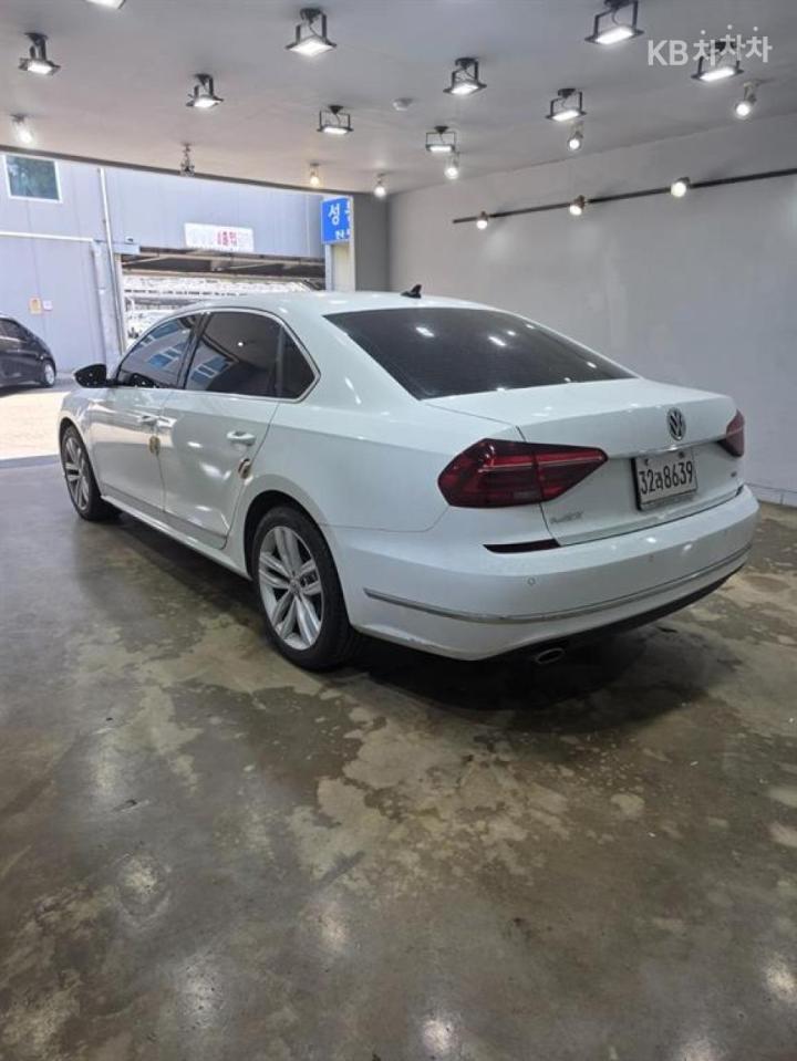 Volkswagen Passat 2.0 TSI 5