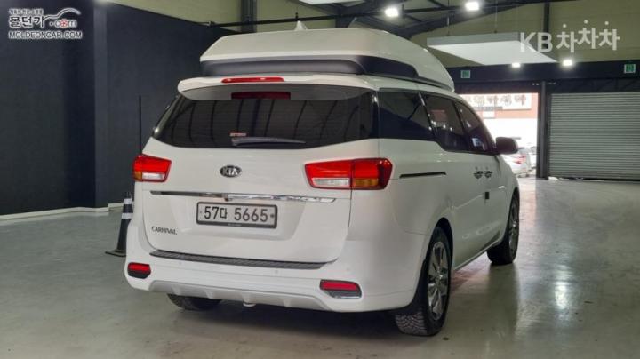 Kia Carnival 2.2 Diesel High Limousine Prestige High Roof 3