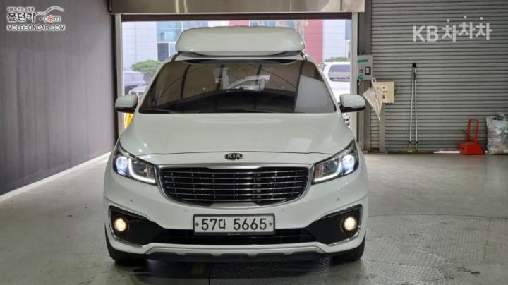 Kia Carnival 2.2 Diesel High Limousine Prestige High Roof 4