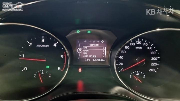 Kia Carnival 2.2 Diesel High Limousine Prestige High Roof 6