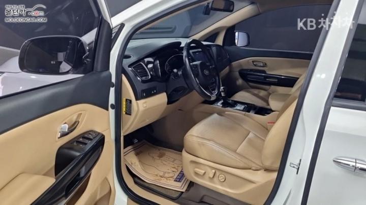 Kia Carnival 2.2 Diesel High Limousine Prestige High Roof 10