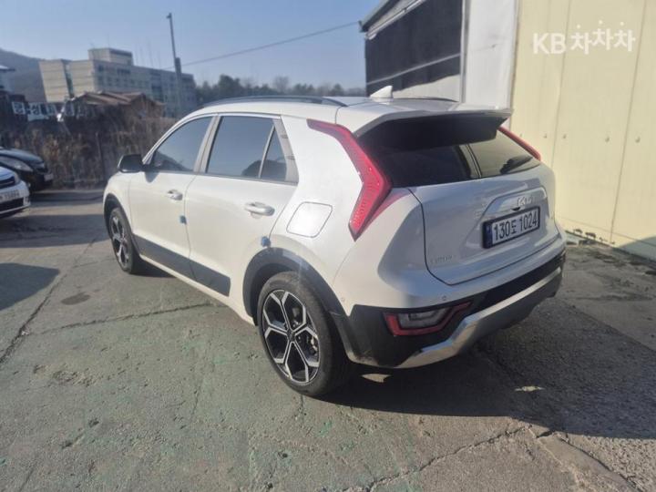 Kia Niro The 1.6 HEV Signature 8