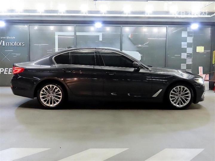 BMW 5 Series G30 530i xDrive Luxury Plus 4