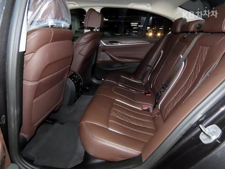 BMW 5 Series G30 530i xDrive Luxury Plus 8