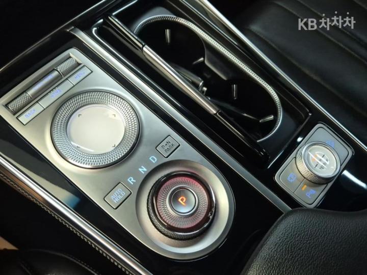 Genesis GV80 2.5 Turbo Gasoline AWD 9