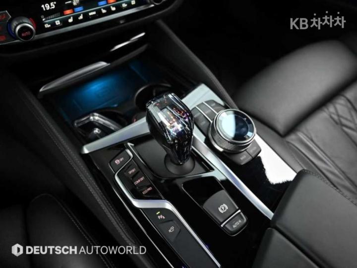 BMW 5 Series G30 520d xDrive M Sport Package Plus 10