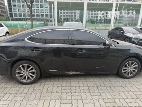 Lexus ES New 300h Supreme 3
