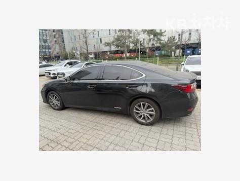 Lexus ES New 300h Supreme 5