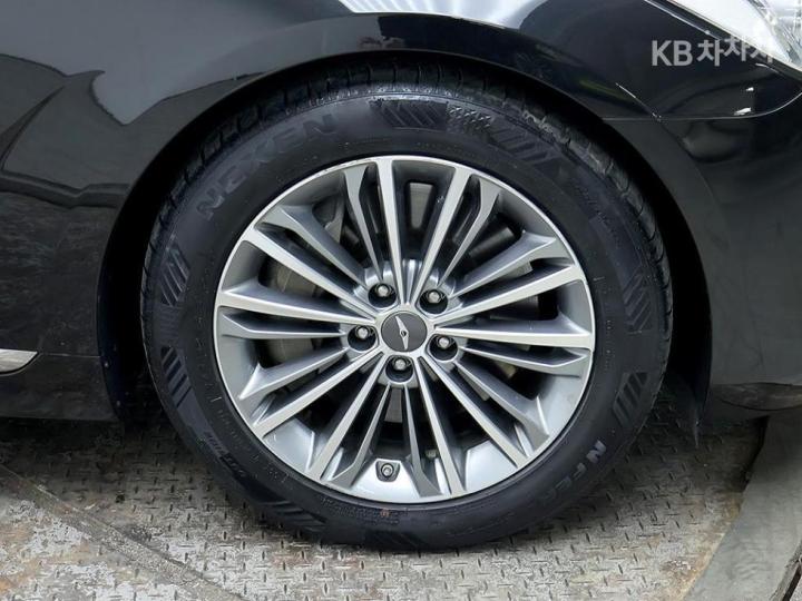 Genesis EQ900 3.8 GDI AWD Luxury 8