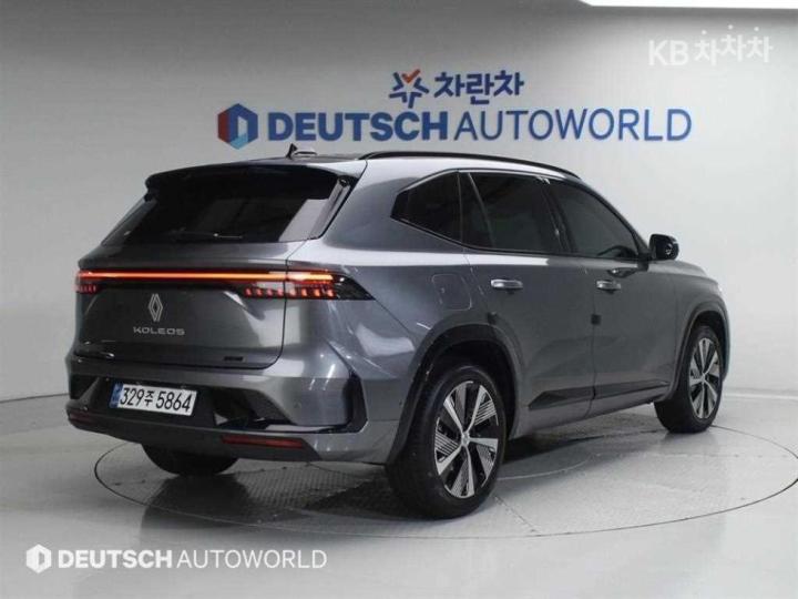 Renault Koleos E-Tech Hybrid Iconic 3