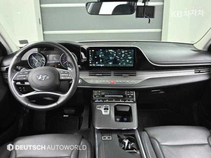 Hyundai Grandeur Hybrid 2.4 Premium 8
