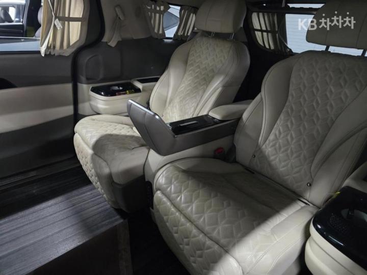 Kia Carnival High Limousine G3.5 GDI Signature 5