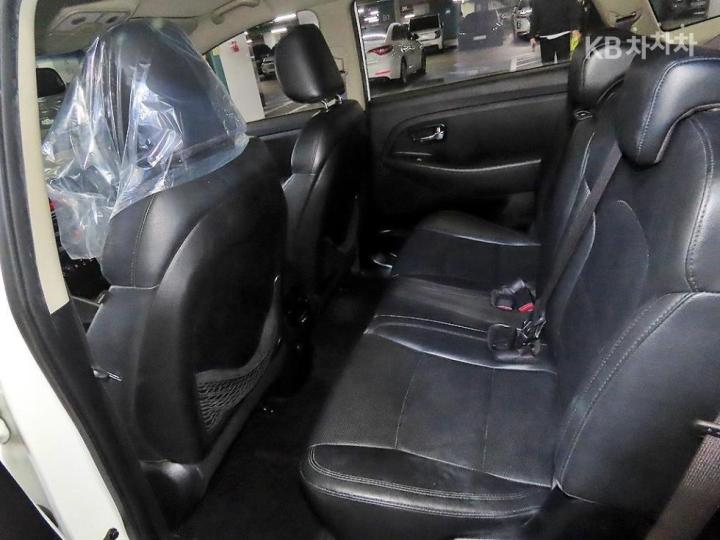 Kia Carens 2.0 LPi Luxury 8