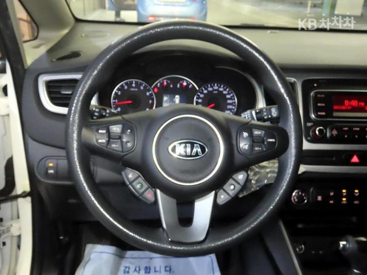 Kia Carens 2.0 LPi Luxury 9