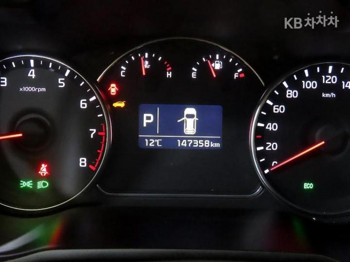 Kia Carens 2.0 LPi Luxury 10