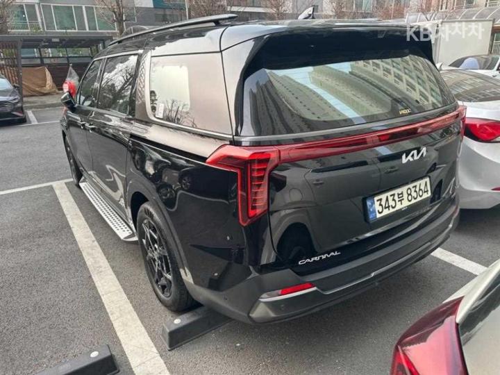 Kia Carnival HEV Gravity 3