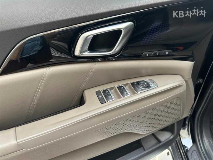 Kia Carnival HEV Gravity 7