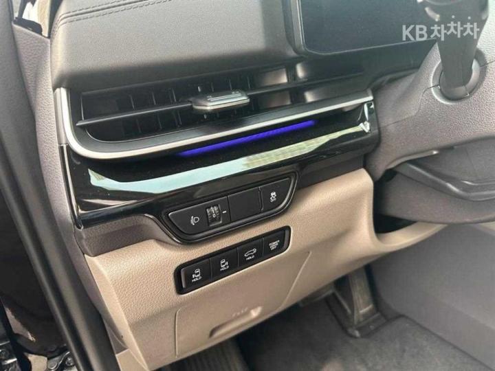 Kia Carnival HEV Gravity 8