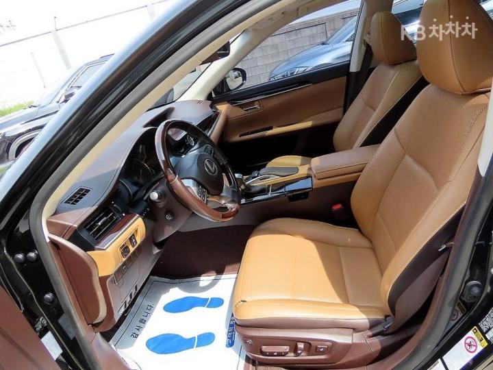 Lexus ES New 300h Supreme 6