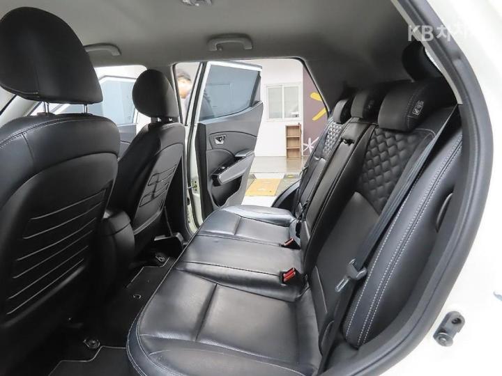 KG Mobility (Ssangyong) Tivoli Armor 1.6 Diesel Gear Edition 2WD 10