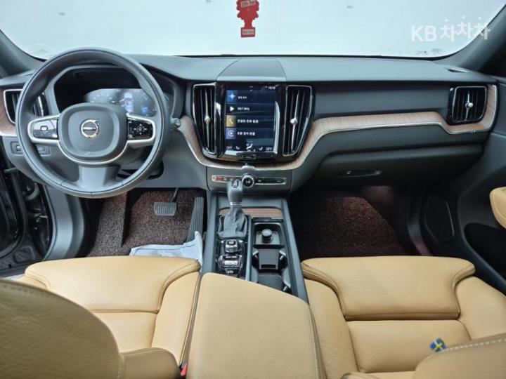 Volvo XC60 D5 Momentum 6