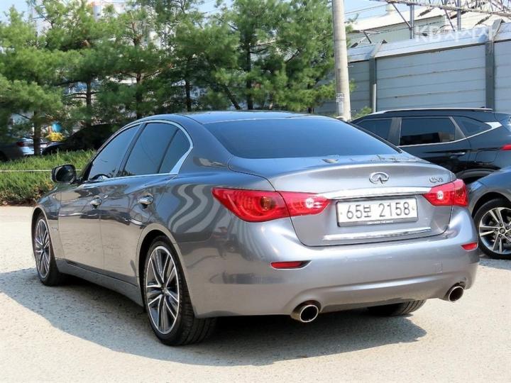 Infiniti Q50 3.5 S Hybrid Essence 4