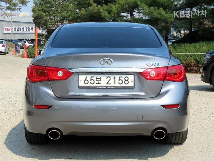Infiniti Q50 3.5 S Hybrid Essence 5