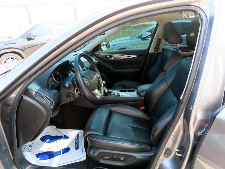 Infiniti Q50 3.5 S Hybrid Essence 6