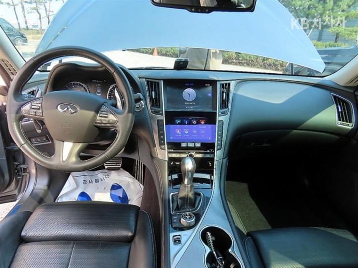 Infiniti Q50 3.5 S Hybrid Essence 8